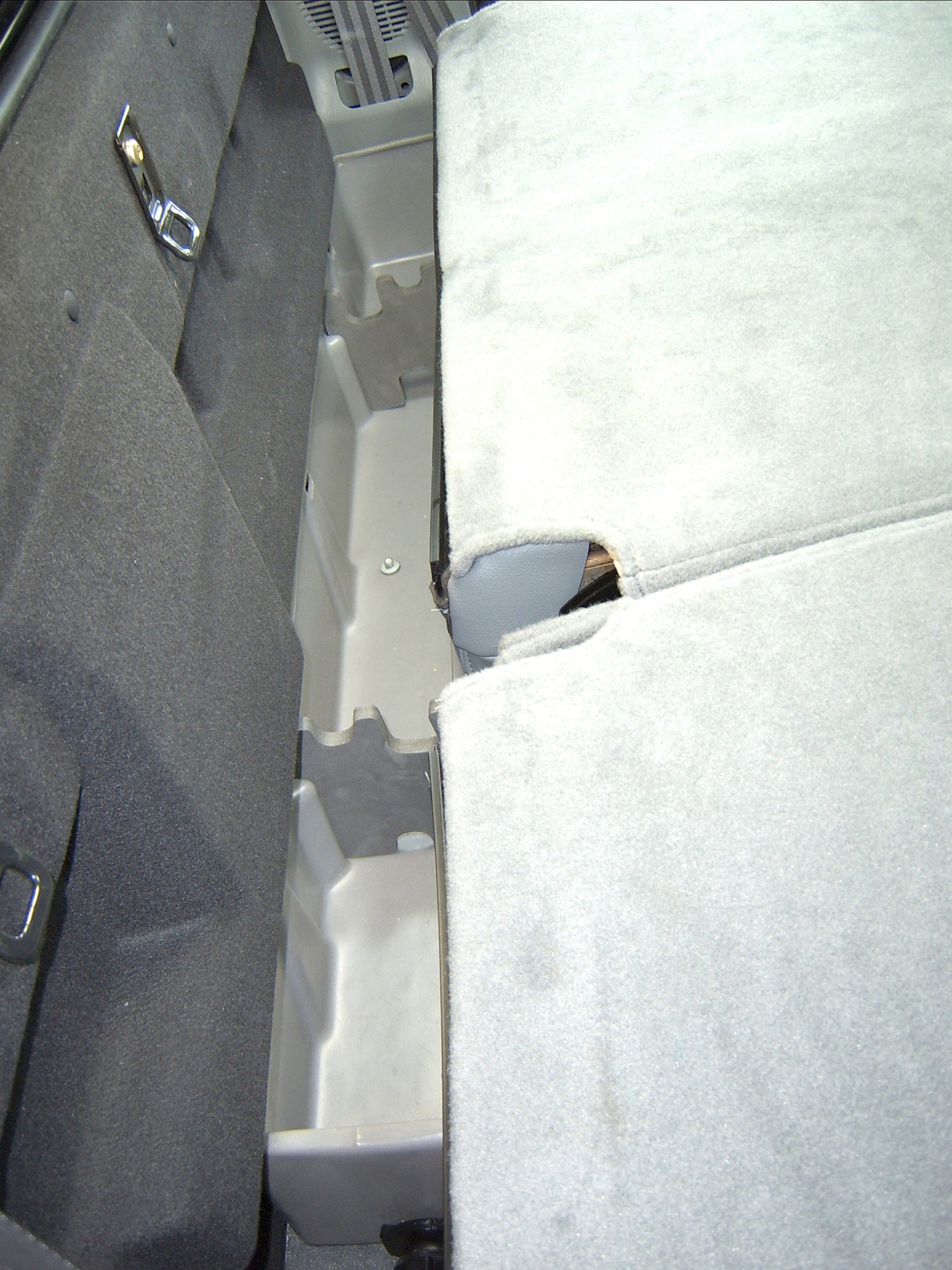 DÜHA Behind-The-Seat Storage Unit | 2000-2007 Ford F250 F350 F450 F550 Super Duty Crew Cab and Reg Cab