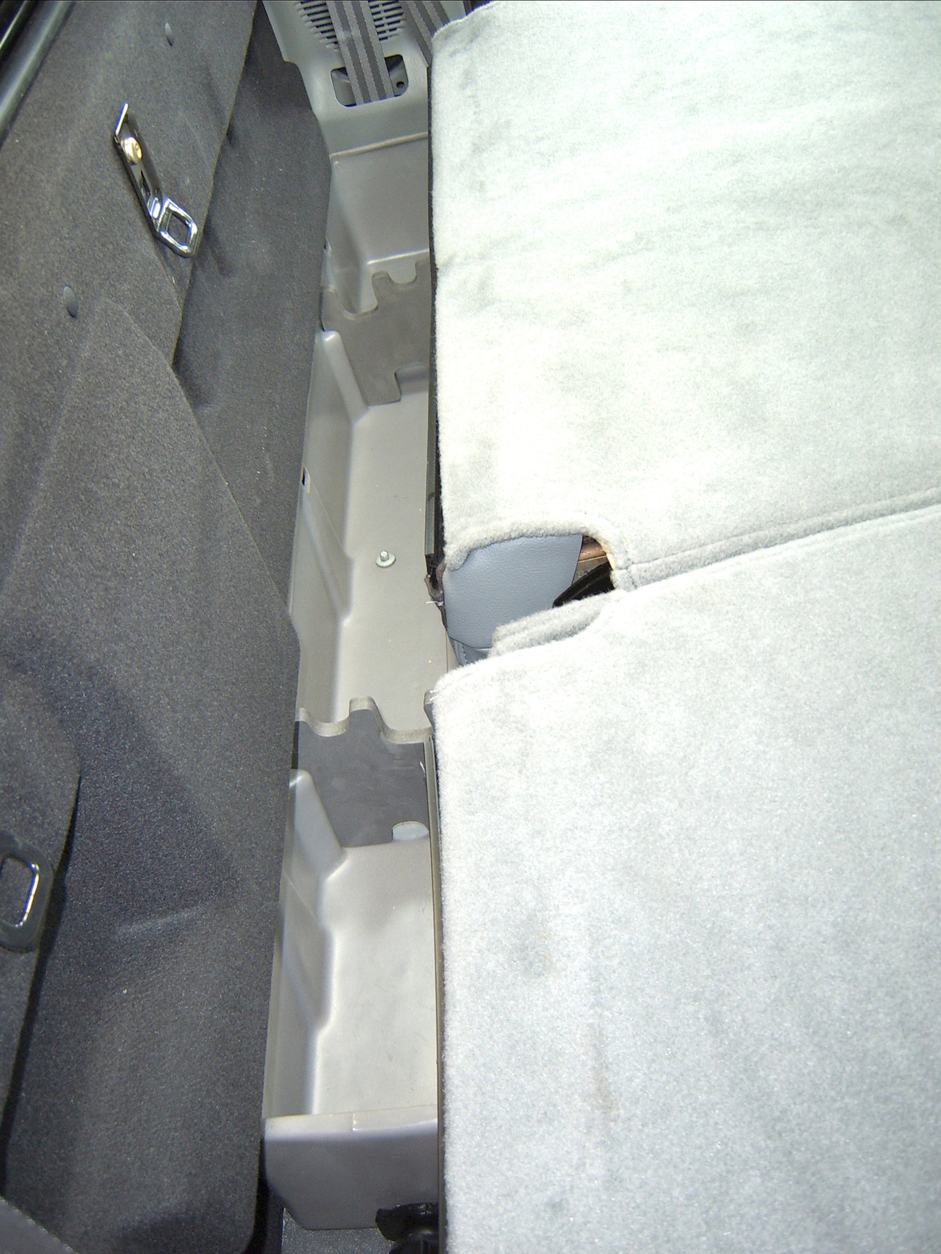 DÜHA Behind-The-Seat Storage Unit | 2000-2007 Ford F250 F350 F450 F550 Super Duty Crew Cab and Reg Cab