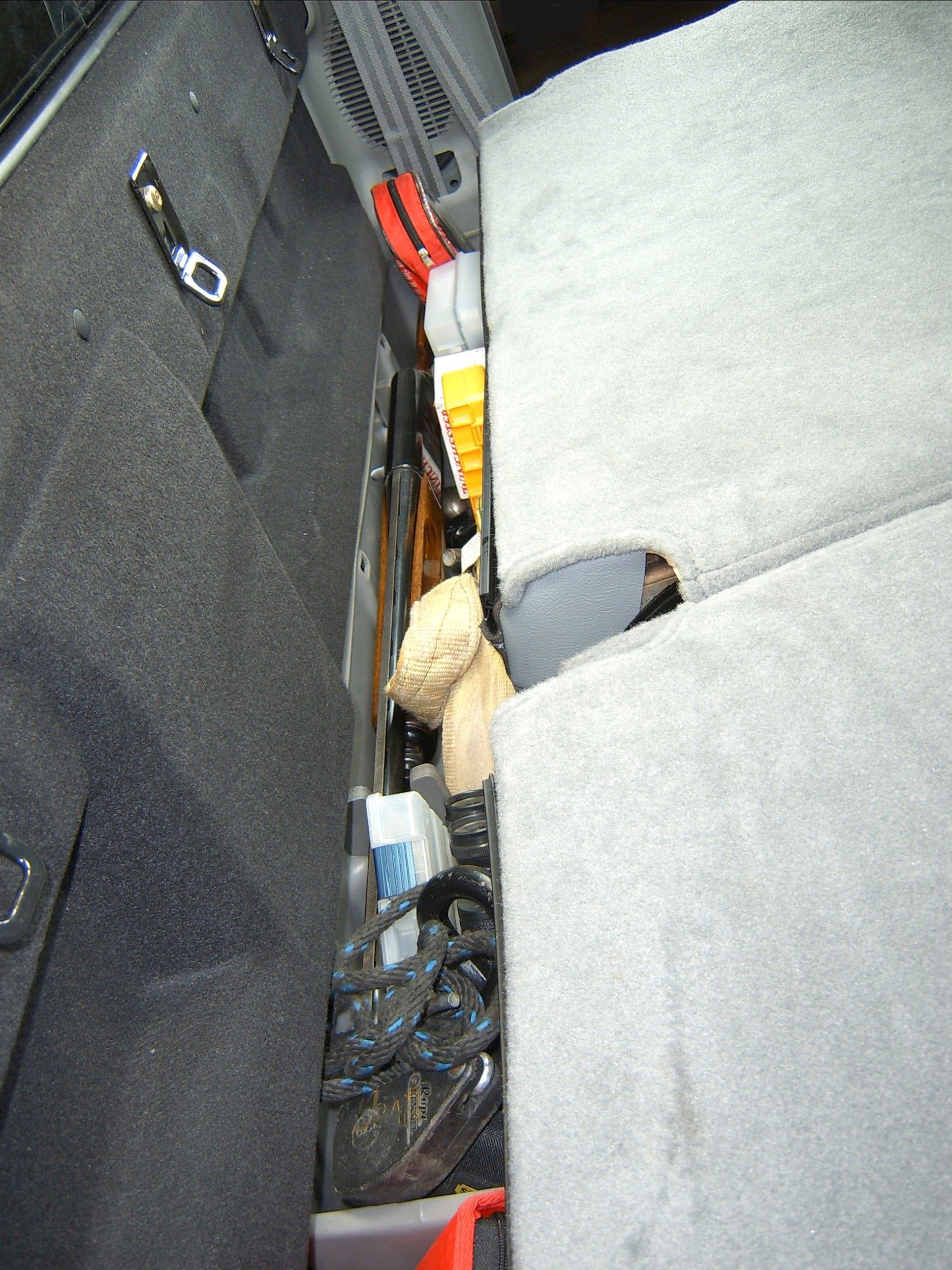 DÜHA Behind-The-Seat Storage Unit | 2000-2007 Ford F250 F350 F450 F550 Super Duty Crew Cab and Reg Cab