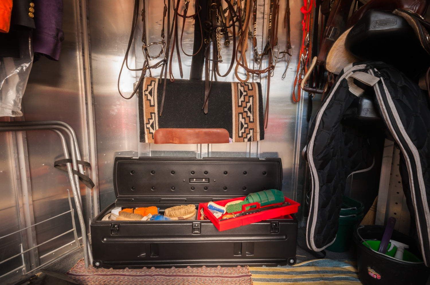 DÜHA Tote Gun and Gear Truck Storage Box | Heavy-Duty, Portable Rolling Toolbox or Gun Case for SUV&