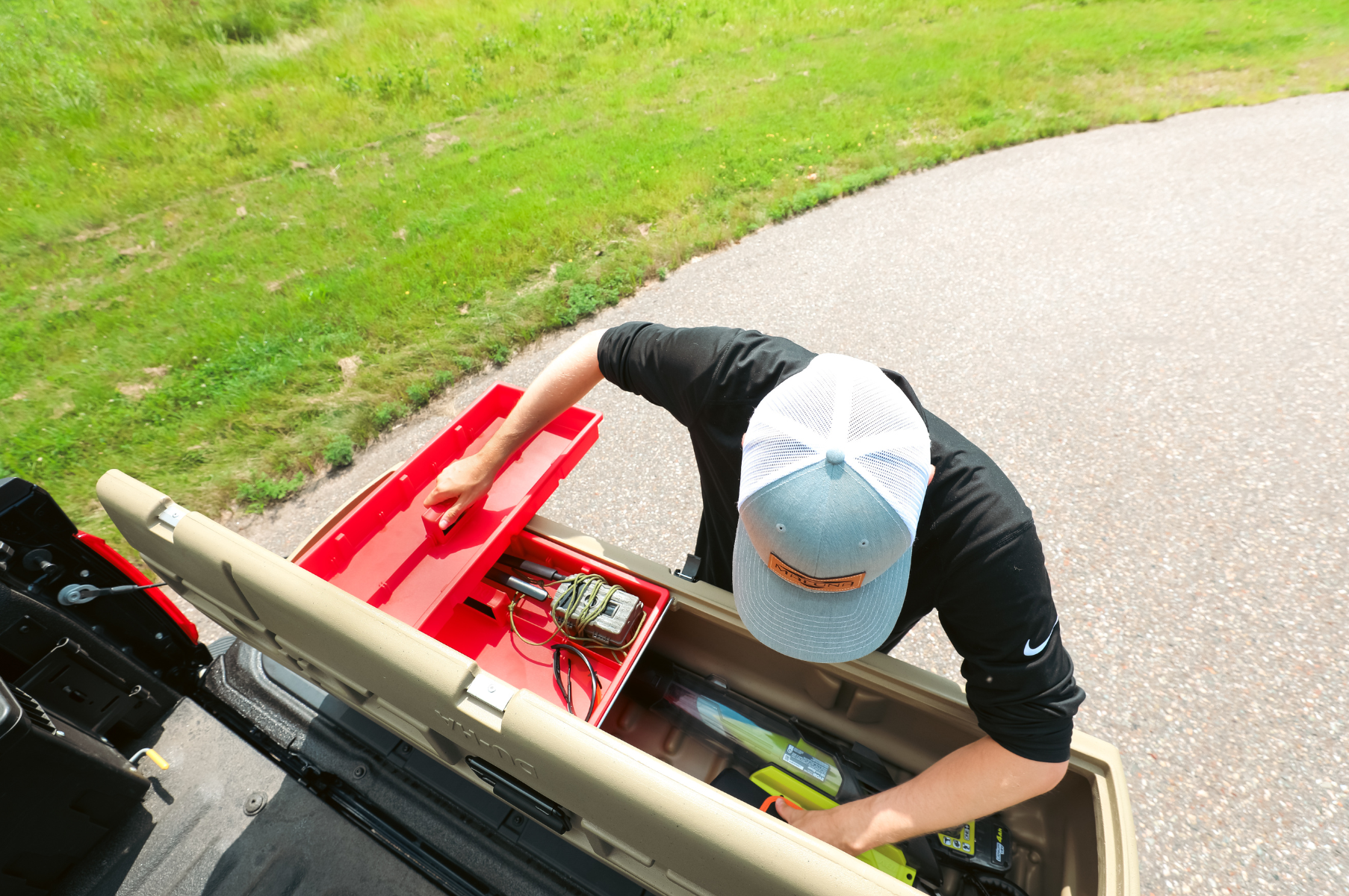 DÜHA Tote Gun and Gear Truck Storage Box | Heavy-Duty, Portable Rolling Toolbox or Gun Case for SUV&