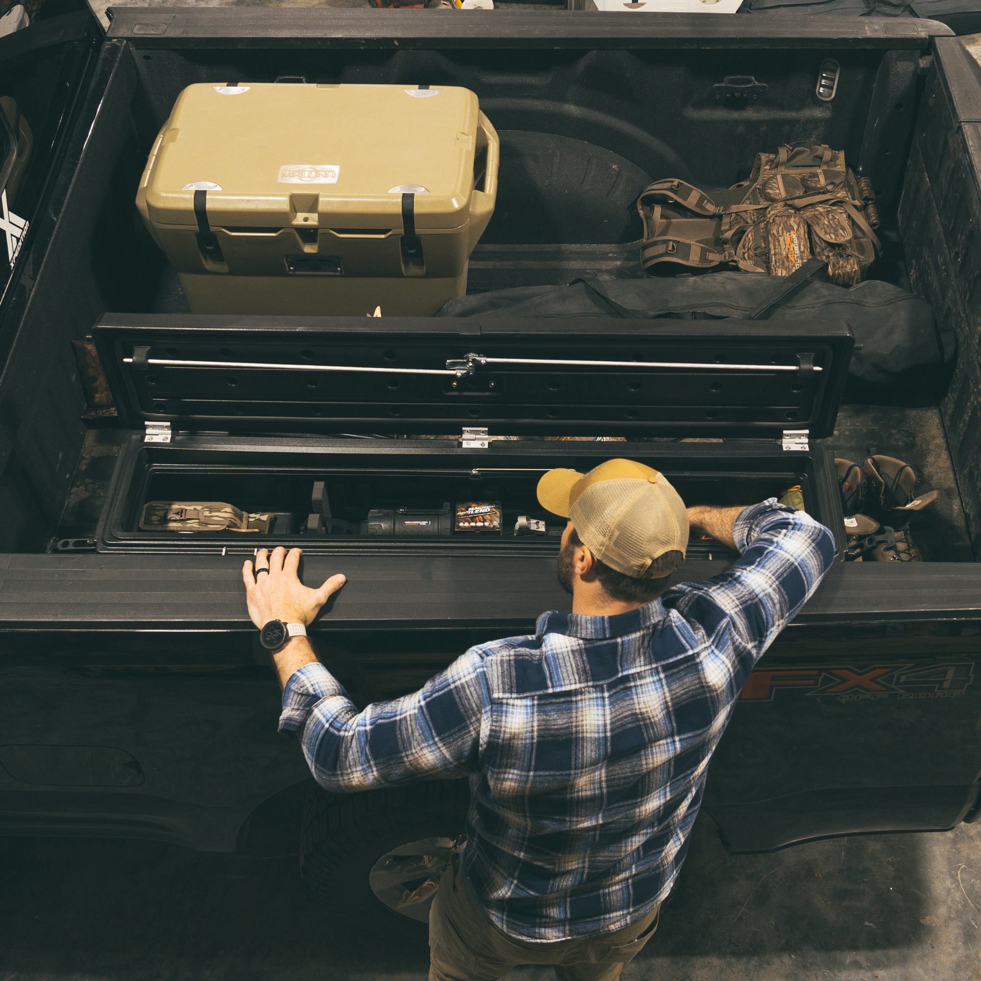 DÜHA Side Toolbox and Gear Storage "Humpstor" fits Open Beds, Under Most Tonneaus, and Toppers with Side Open Windows | Black Heavy-Duty Side Tool Box, Includes Mounting Hardware and Dividers