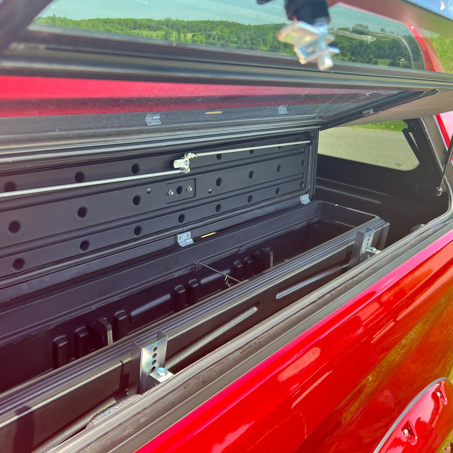 DÜHA Side Toolbox and Gear Storage "Humpstor" fits Open Beds, Under Most Tonneaus, and Toppers with Side Open Windows | Black Heavy-Duty Side Tool Box, Includes Mounting Hardware and Dividers