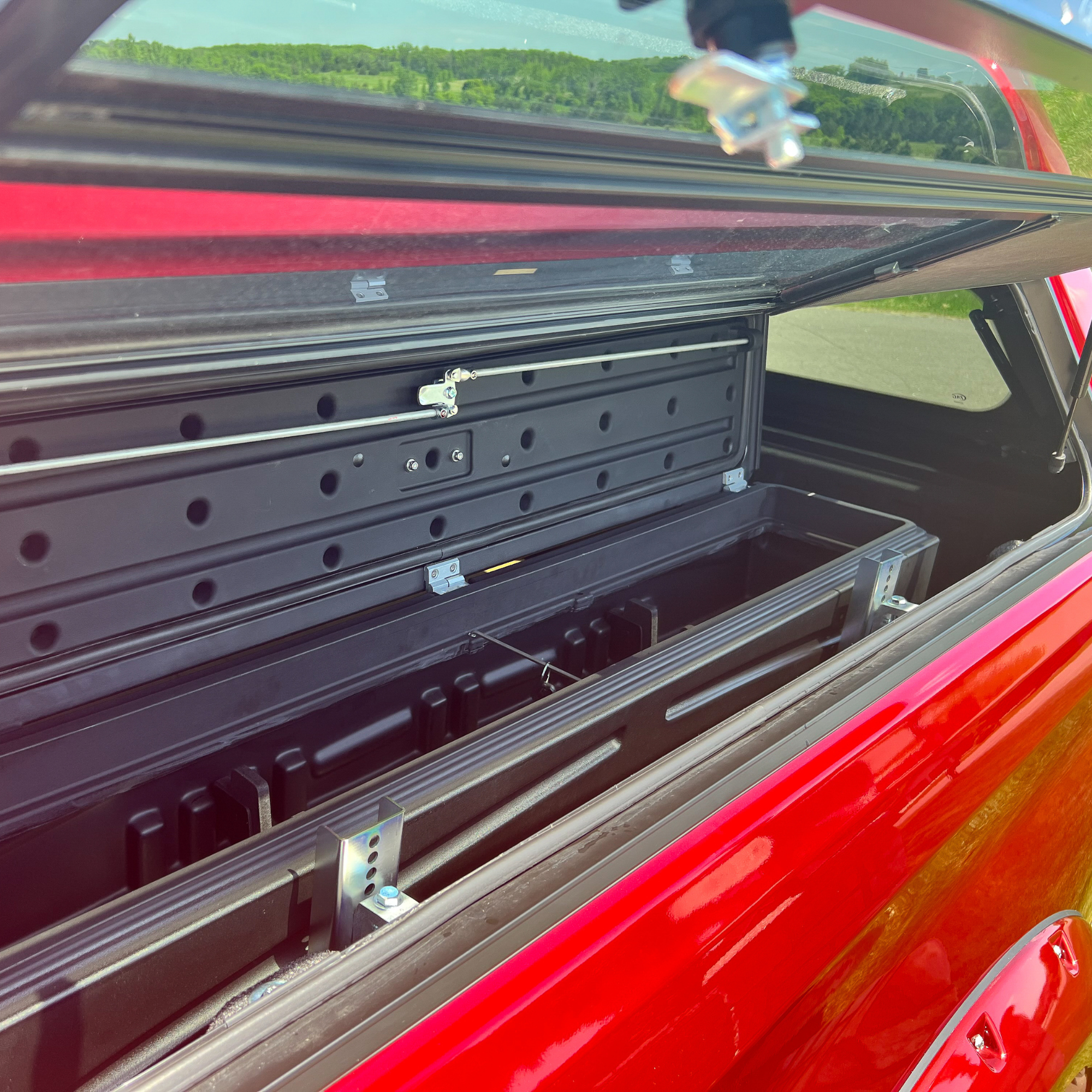 DÜHA Side Toolbox and Gear Storage "Humpstor" fits Open Beds, Under Most Tonneaus, and Toppers with Side Open Windows | Black Heavy-Duty Side Tool Box, Includes Mounting Hardware and Dividers