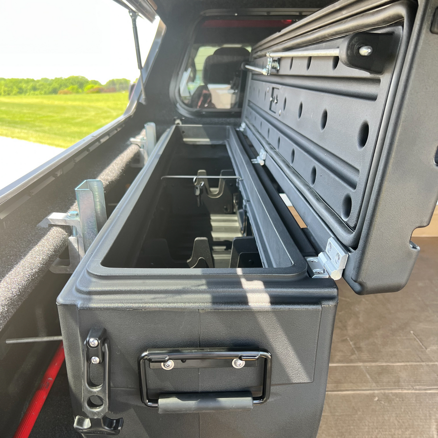 DÜHA Side Toolbox and Gear Storage "Humpstor" fits Open Beds, Under Most Tonneaus, and Toppers with Side Open Windows | Black Heavy-Duty Side Tool Box, Includes Mounting Hardware and Dividers