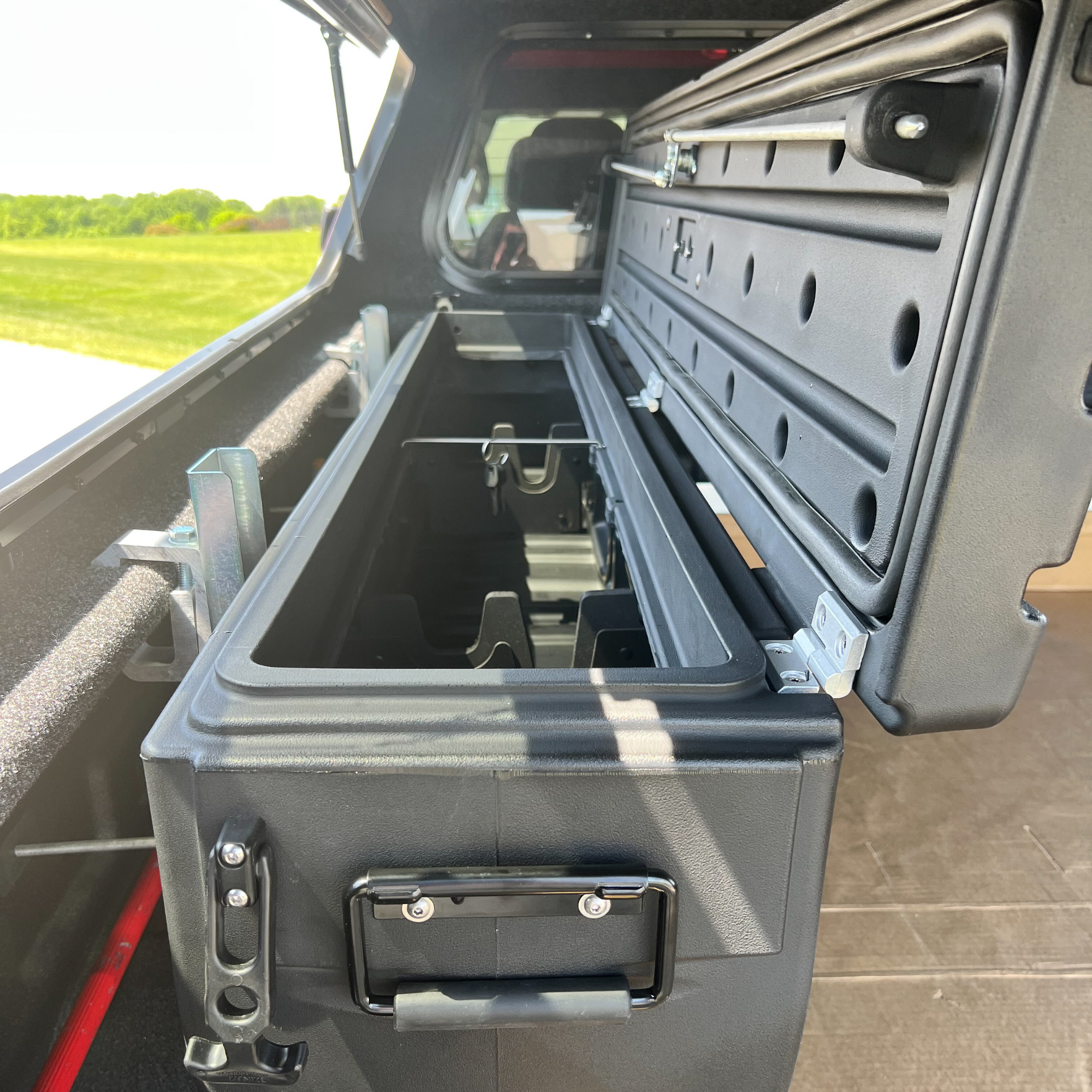 DÜHA Side Toolbox and Gear Storage "Humpstor" fits Open Beds, Under Most Tonneaus, and Toppers with Side Open Windows | Black Heavy-Duty Side Tool Box, Includes Mounting Hardware and Dividers